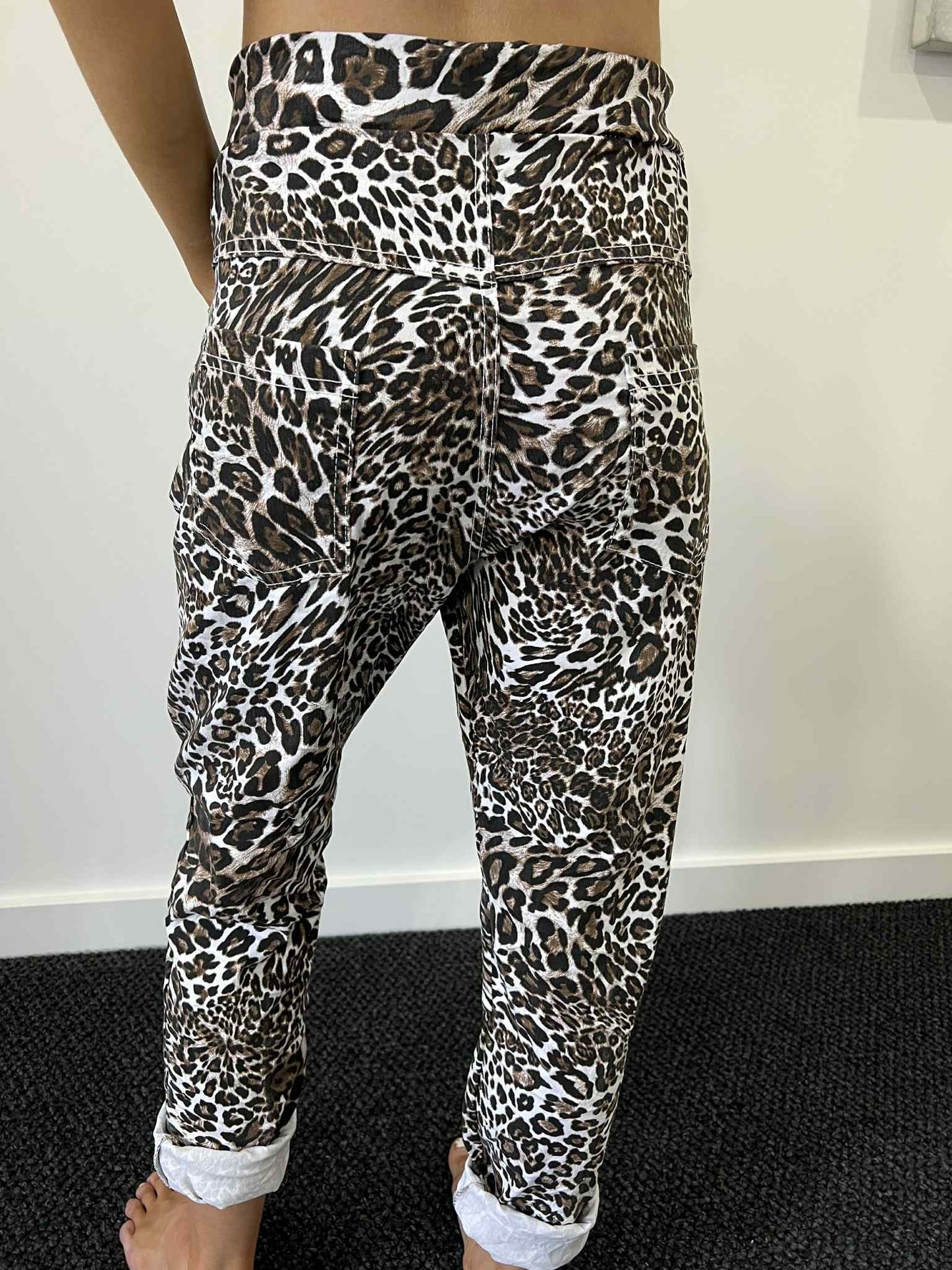 Leopard Stretch Jogger - White Leopard