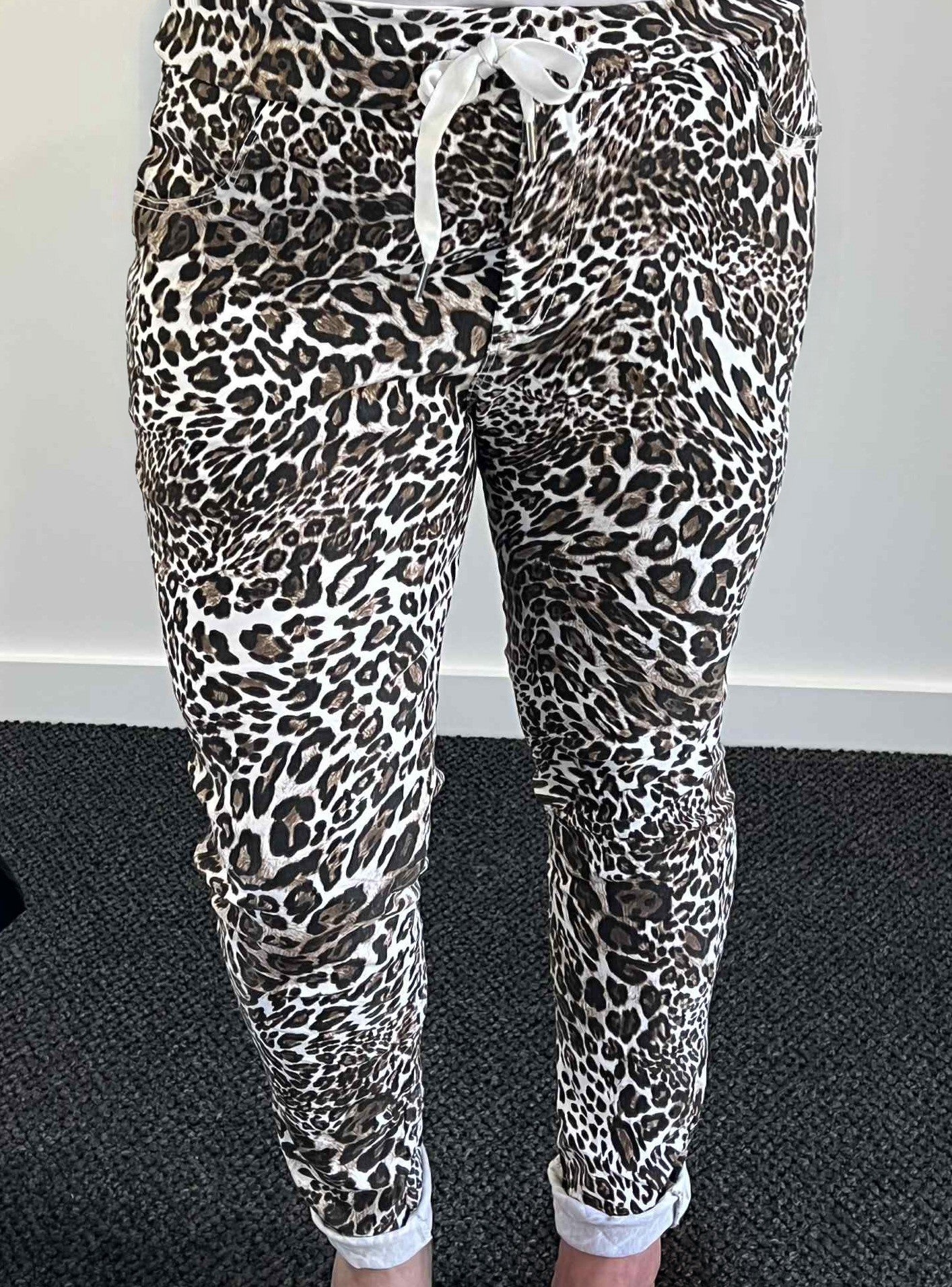 Leopard Stretch Jogger - White Leopard
